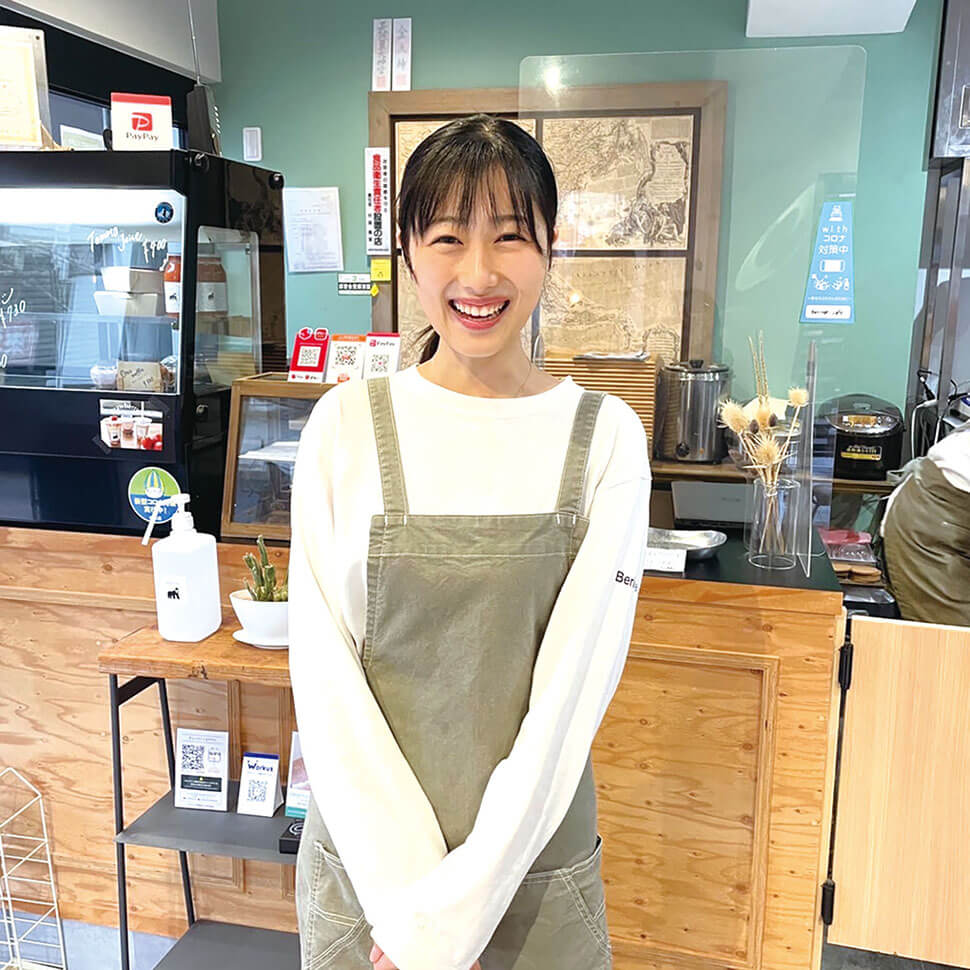 笑顔のBeringei cafe店長の木野村さん
