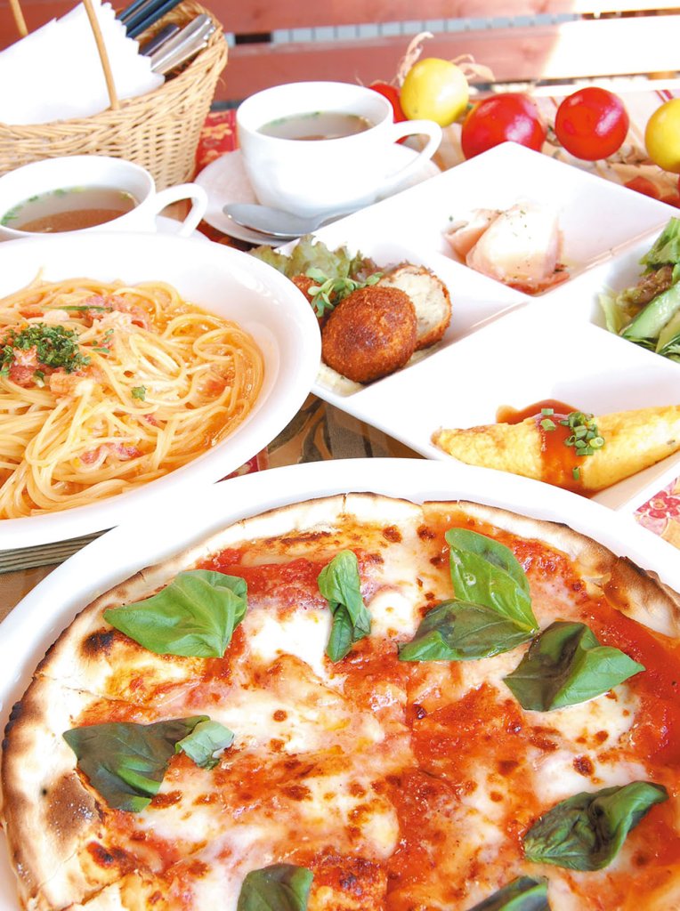 パーティープラン一例のパスタとピザと前菜類