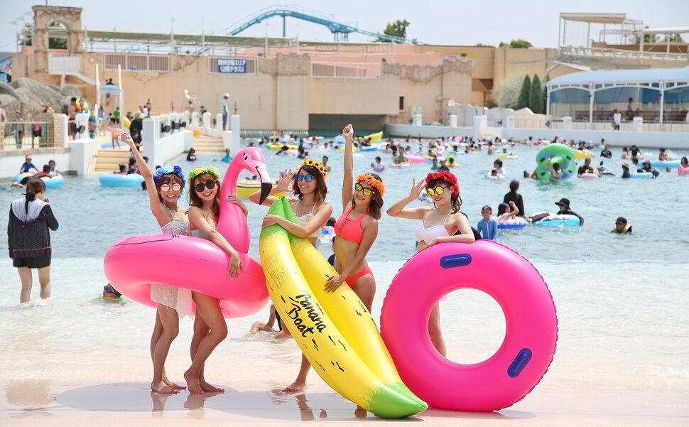 愛知県の人気テーマパークラグナシアの屋外プール