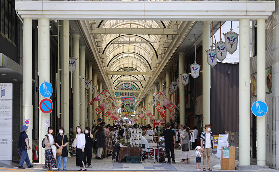 柳ケ瀬商店街にずらりとお店が並ぶサンデービルヂングマーケット