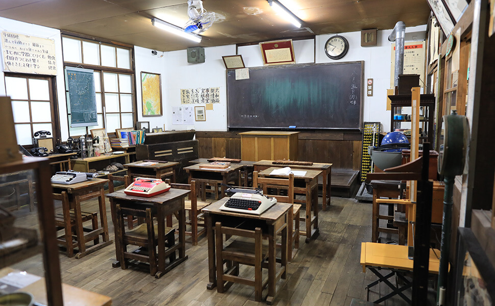 昭和時代の学校を再現した高山昭和館
