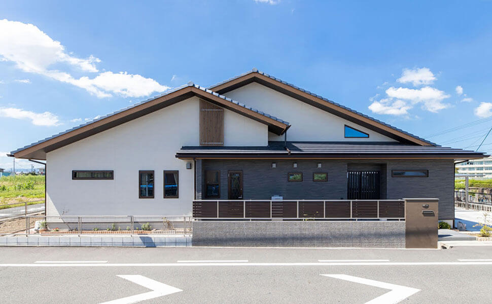 平屋の家。勾配屋根を付けることで、ロフトも設計、岐阜市新和建設。岐阜県庁前のモデルハウスでの写真説明における1枚。
