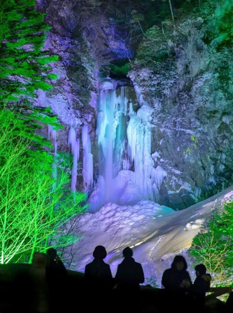 奥飛騨の冬イベント平湯大滝結氷まつり