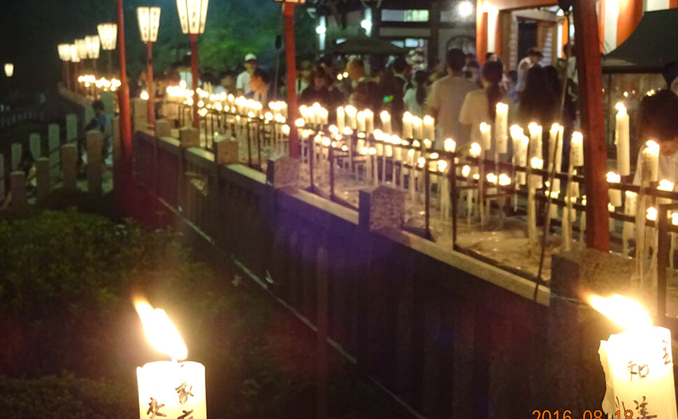大龍寺の灯篭まつりで灯るロウソク