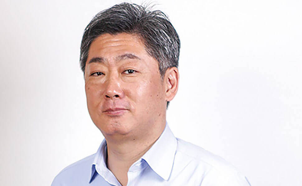 栄光堂ホールディングス株式会社の代表取締役CEO 鈴木伝氏