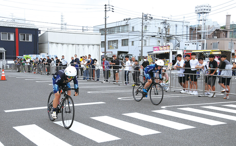 競輪選手の迫力ある走行を間近で見られたストリートKEIRIN。