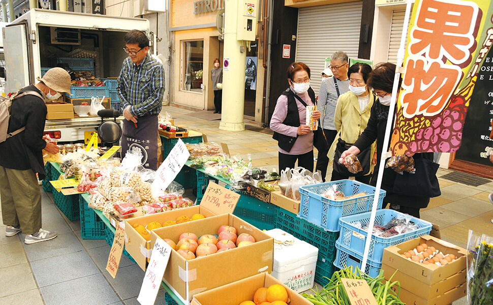 軽トラ市は柳ヶ瀬本通りを中心に34店舗が並んだ。